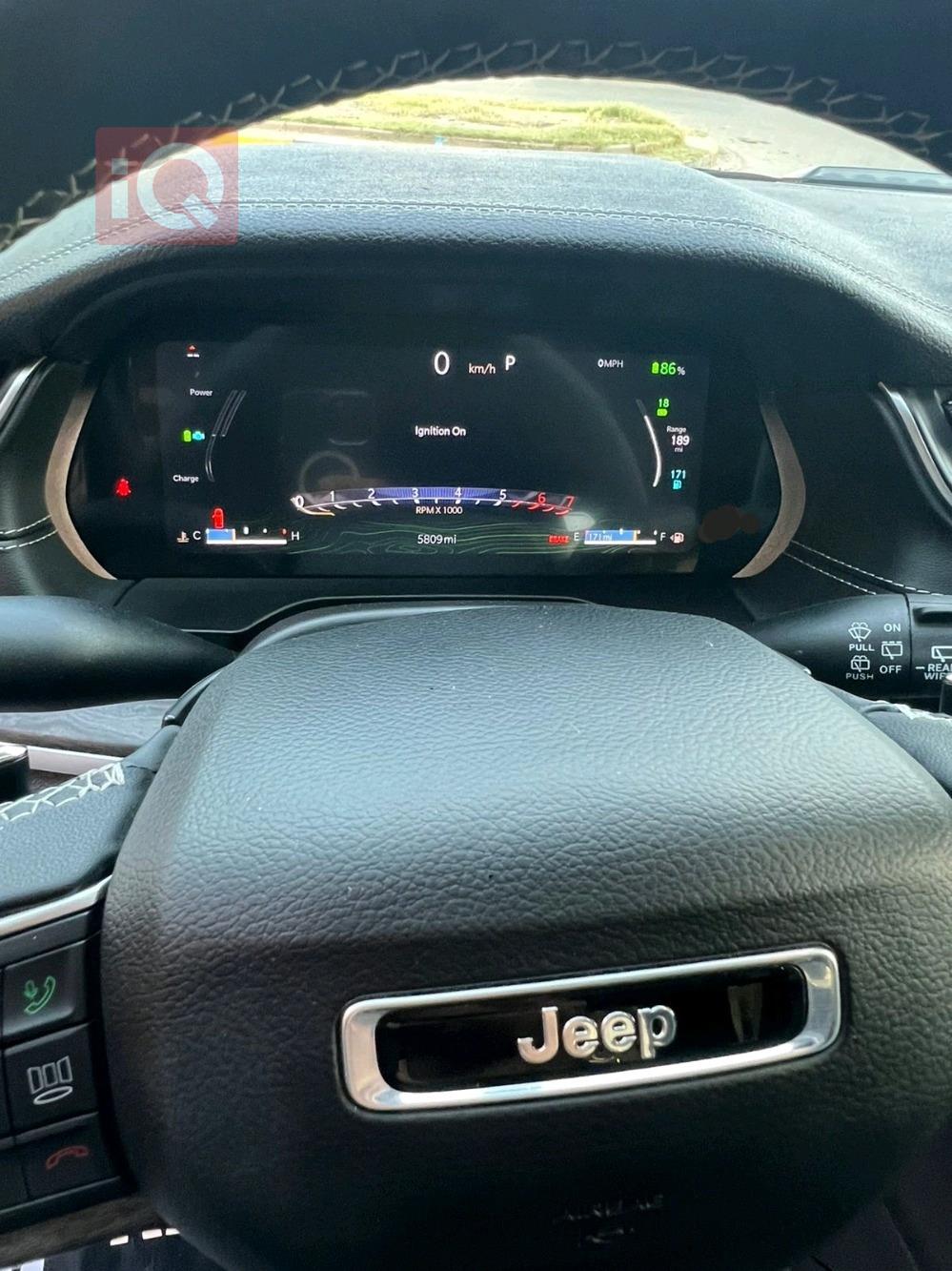 جیپ گراند شیرۆکی